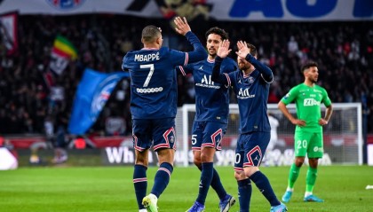  法甲金靴争夺战梅西内马尔领跑  