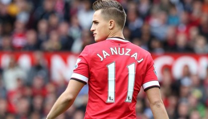  尼斯任意球大师当选月度最佳  