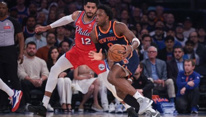  恩比德40分憾负尼克斯遭三杀  