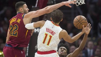  特雷杨25助攻老鹰大胜魔术  